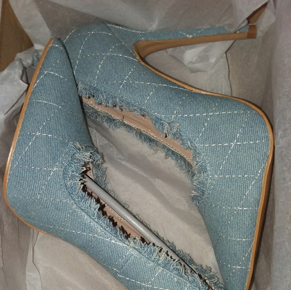 Shoe Republic Denim  Pointed Toe Quilted Heels - Picture 6 of 6